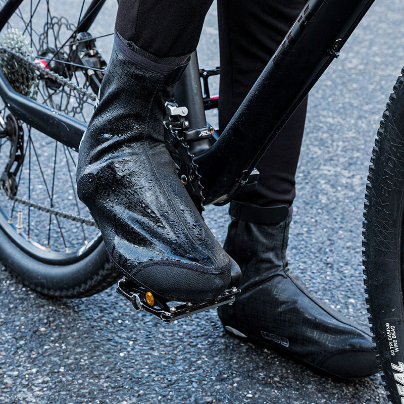 Warme, wasserdichte Überschuhe fürs Velo