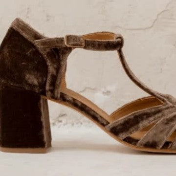 Chunky-Heel Sandalen mit Cut-Outs