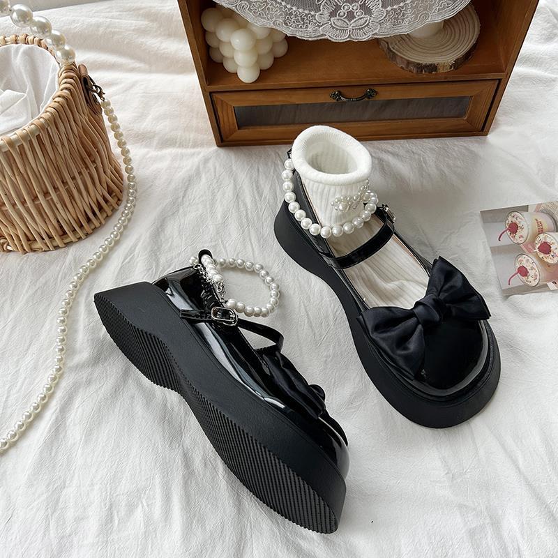 Damen Plateau-Schuhe mit Perlen und Schleife – Bild 6 | LuxeStyle