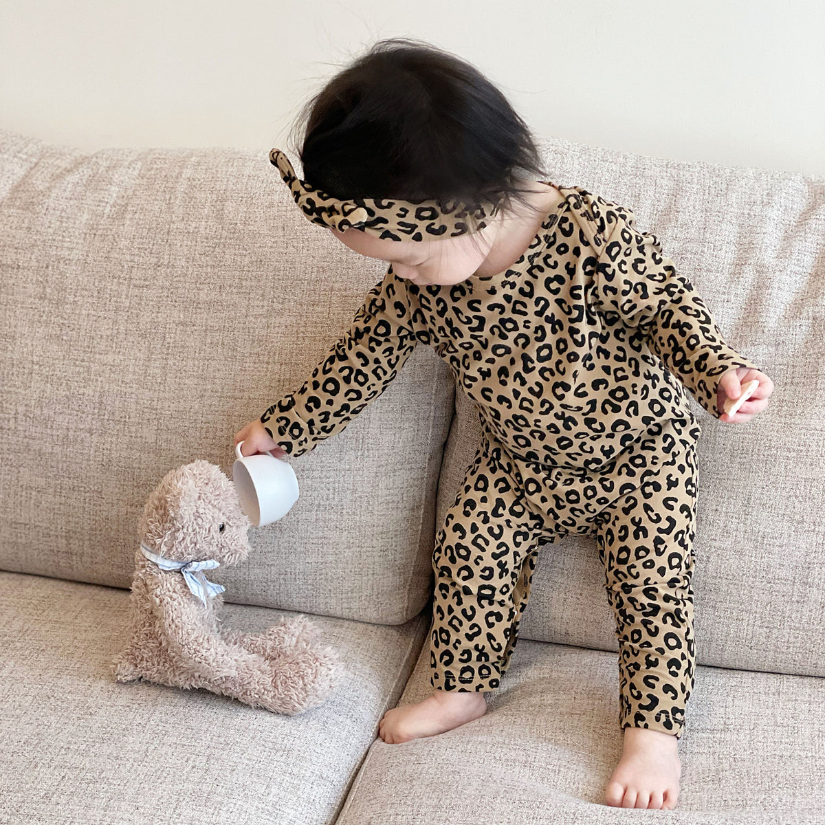 Baby Jumpsuit mit Leopardenmuster – Bild 2 | LuxeStyle