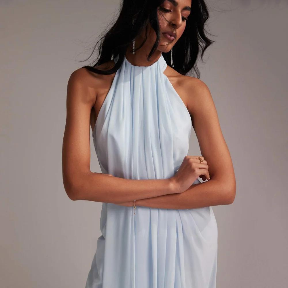 Eleganter Halter-Neck Kleid in Laufsteg-Stil
