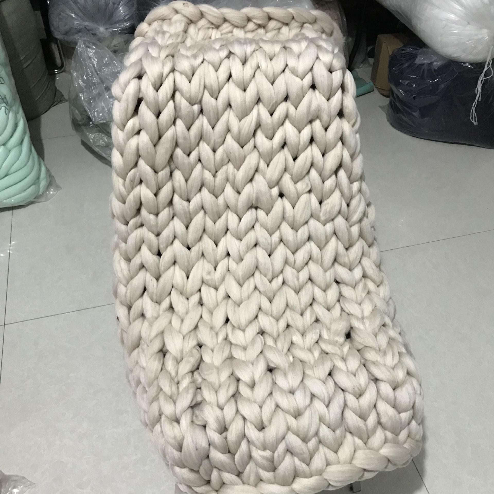 Merino Wolldecke, handgestrickt mit extra-dickem Garn