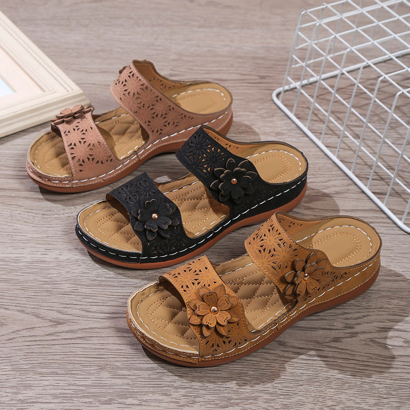 Freizeit-Sandalen mit Blumen-Applikation – Bild 11 | LuxeStyle