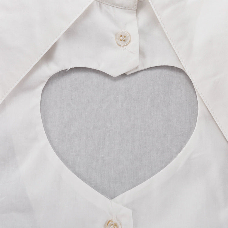 Crop-Shirt mit Herzausschnitt und Spitzkragen