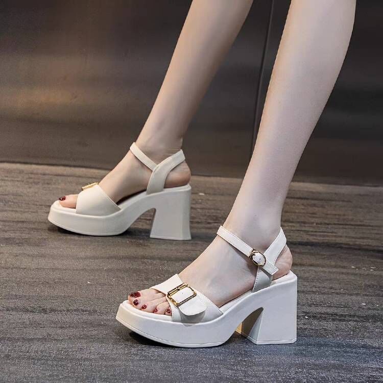 Chunky Plateau-Sandalen mit hohem Absatz – Bild 3 | LuxeStyle