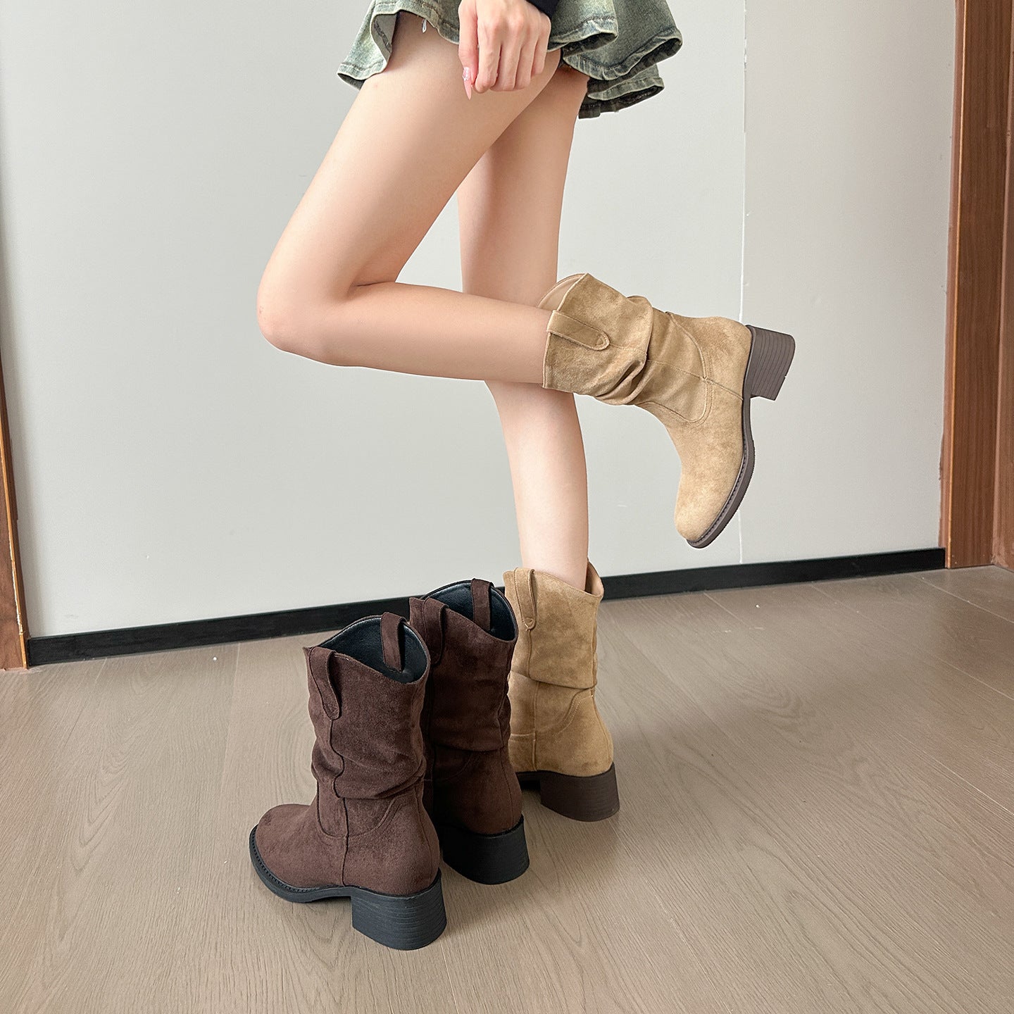 Chunky Boots aus Wildleder mit Blockabsatz