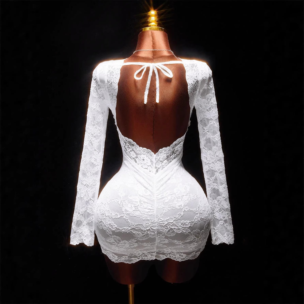 Schlankes Spitzenkleid mit hoher Taille – Bild 4 | LuxeStyle
