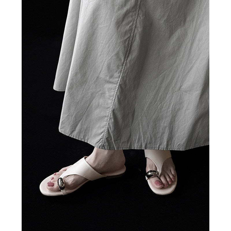 Schafsfell-Sandalen mit Metallschnalle