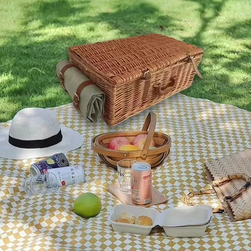 Picknickkorb mit Geschirr Outdoor