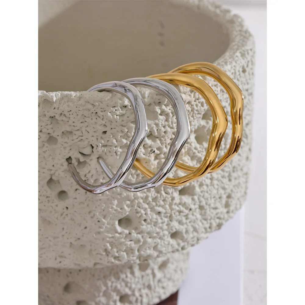 Geometrische Stud-Ohrringe · Edelstahl Gold