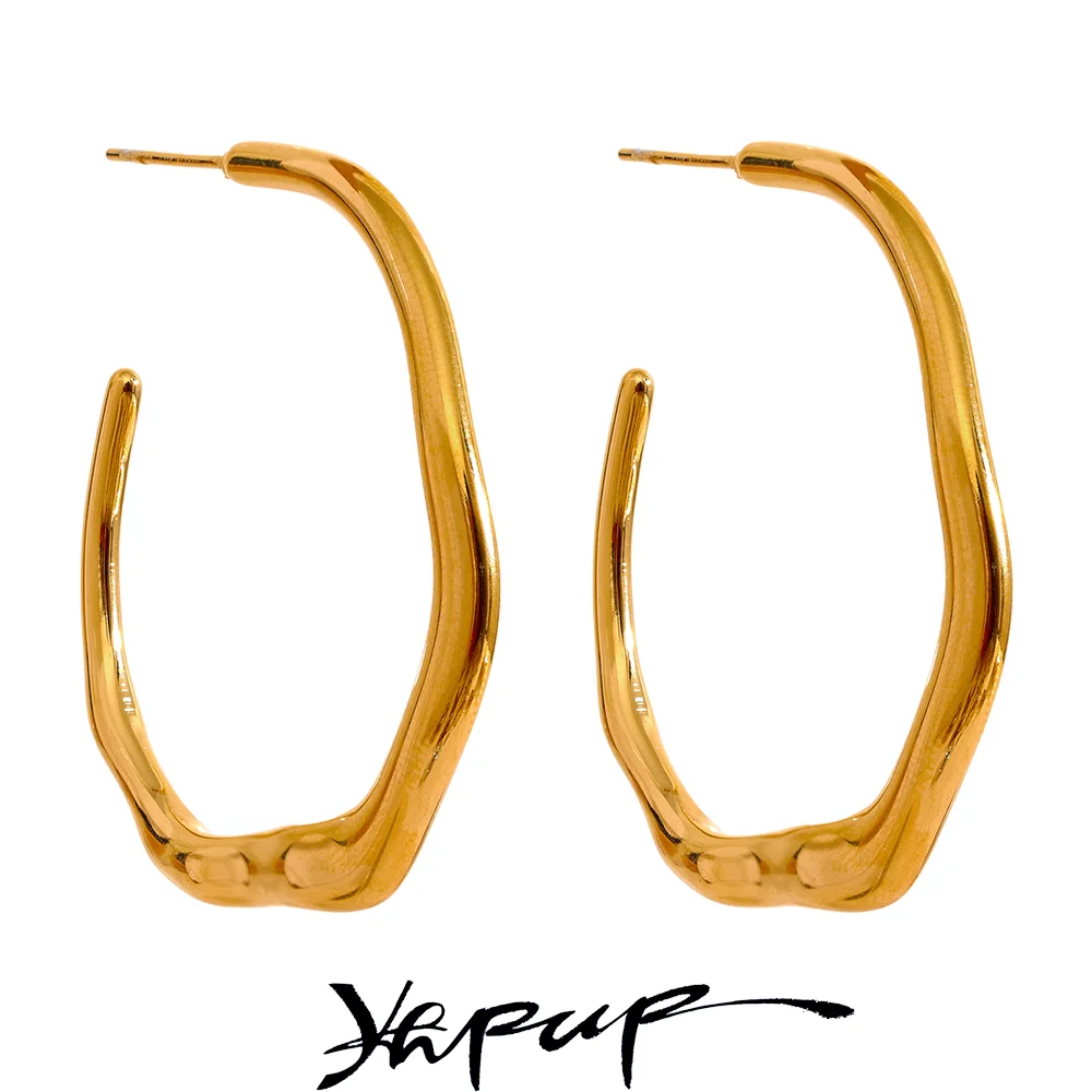 Geometrische Stud-Ohrringe · Edelstahl Gold