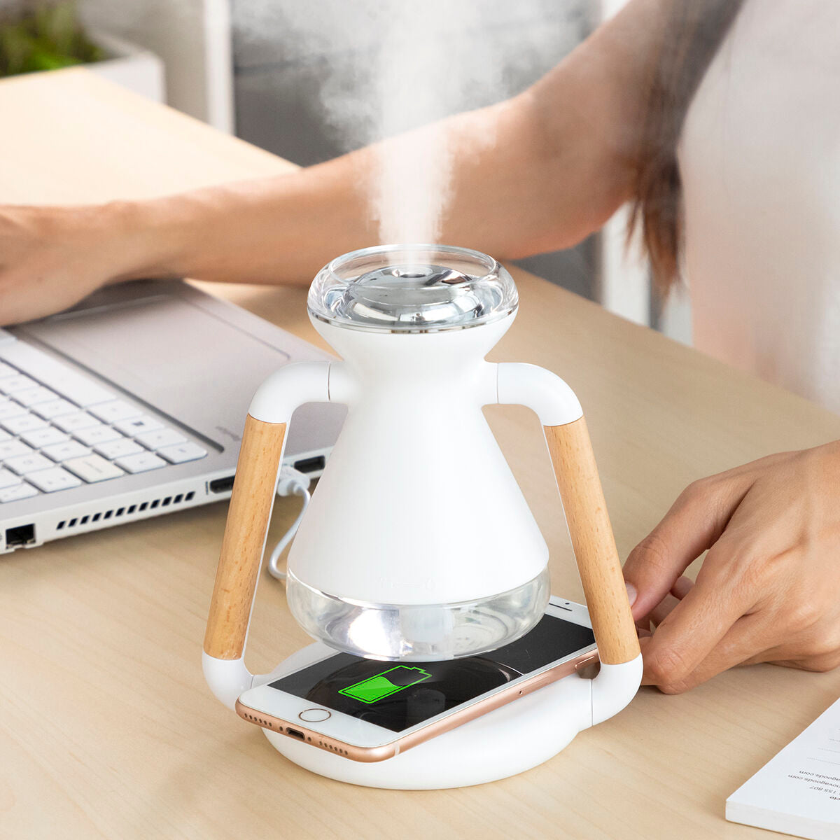 Luftbefeuchter, Aroma Diffuser und kabelloses Ladegerät, 3-in-1 Misvolt – LuxeStyle Schweiz