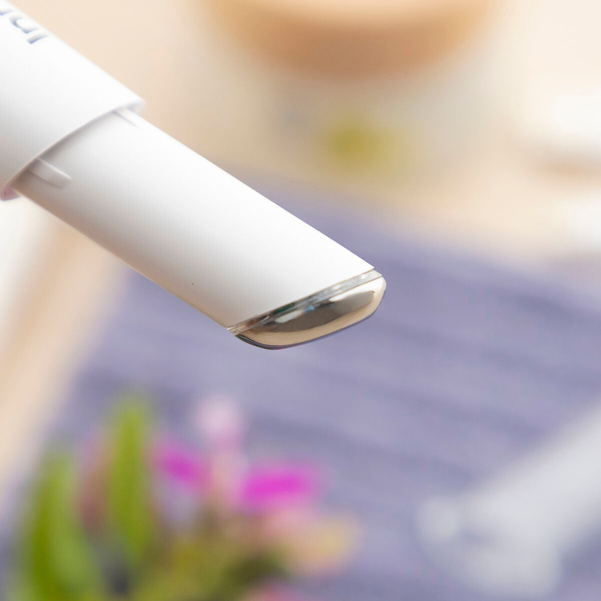 Anti-Aging-Augenmassagegerät mit Phototherapie, Thermotherapie und Vibration Therey Innova – Bild 6 | LuxeStyle