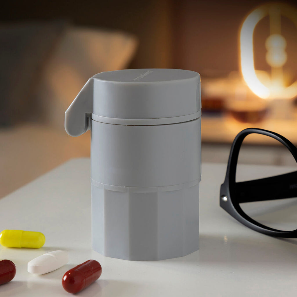 Clever 5-in-1 Pillendose: Einfach dosieren & zerkleinern.