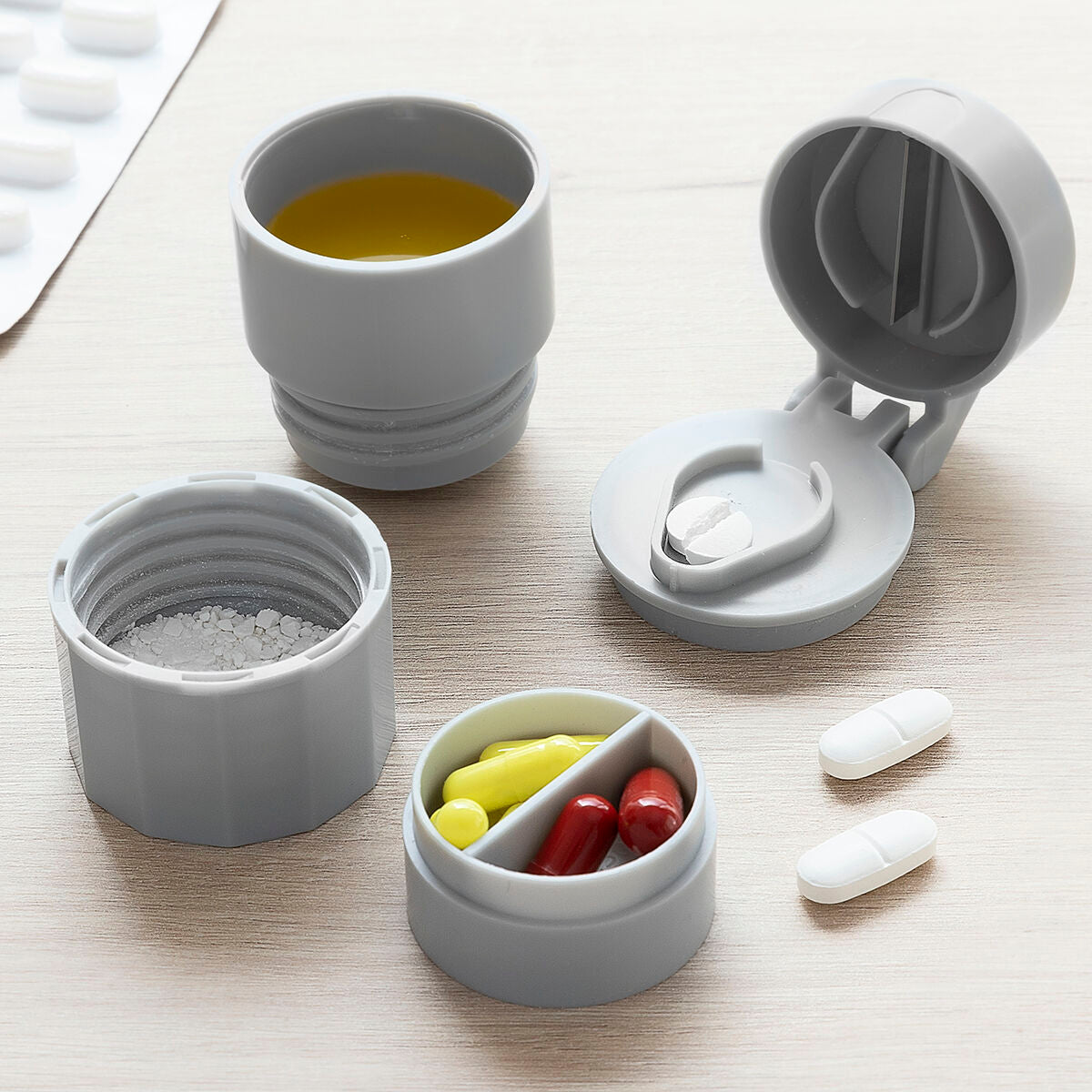 Clever 5-in-1 Pillendose: Einfach dosieren & zerkleinern.