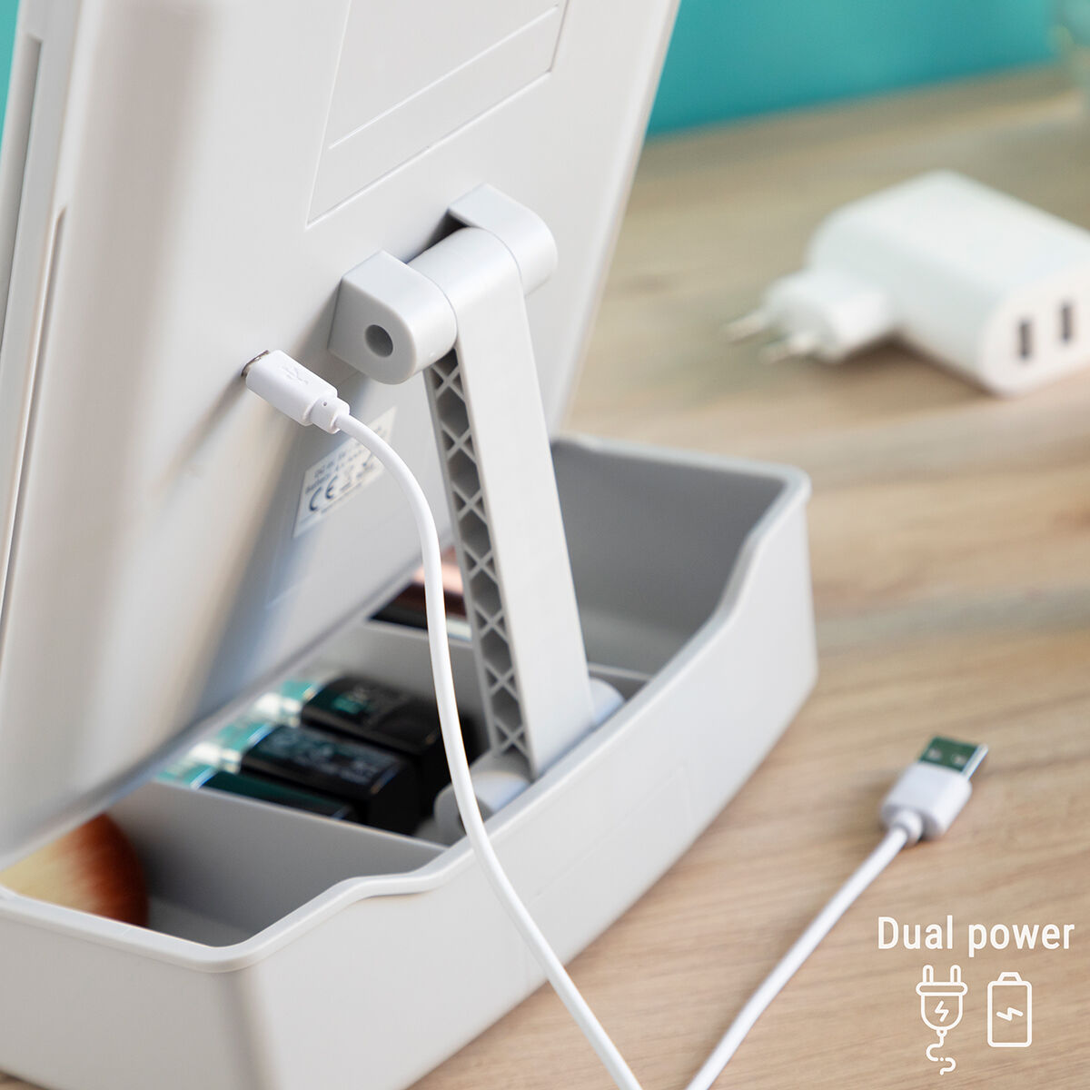 Klappbarer Spiegel mit LED und 3-in-1-Make-up-Organizer Panomir Innova