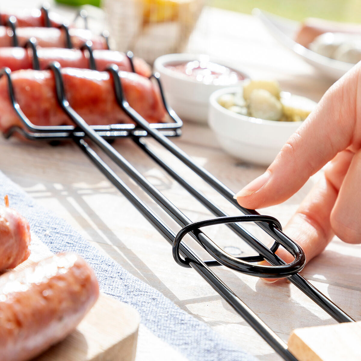Würstchen-Grillrost: Knusprig & sicher grillen!