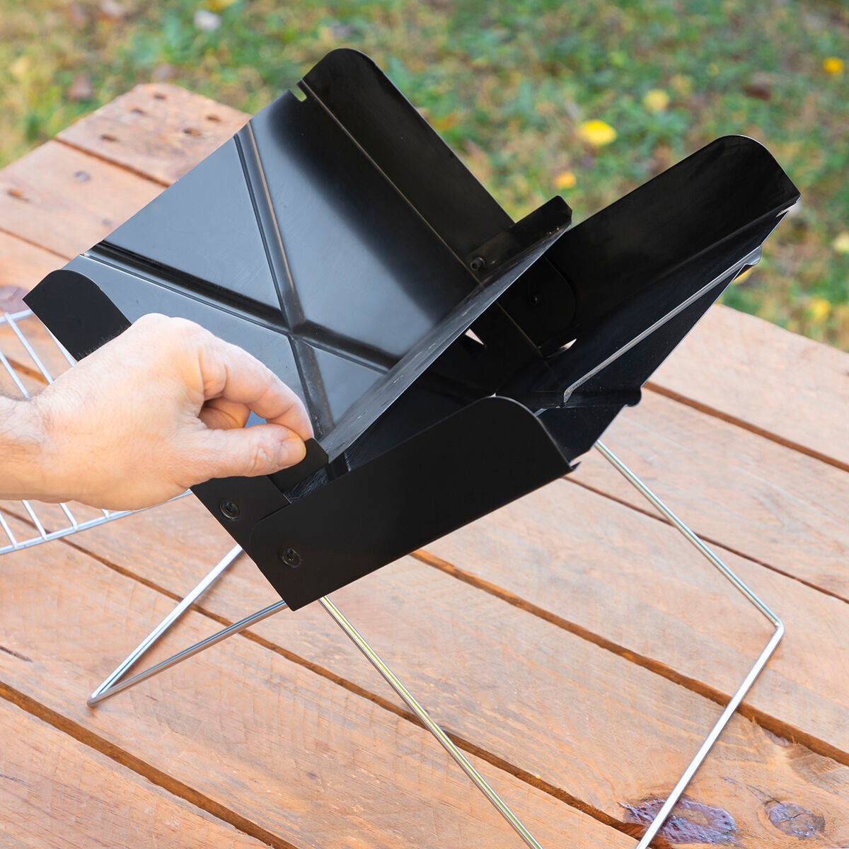 Mini-Klappgrill: Spontan grillen, überall dabei