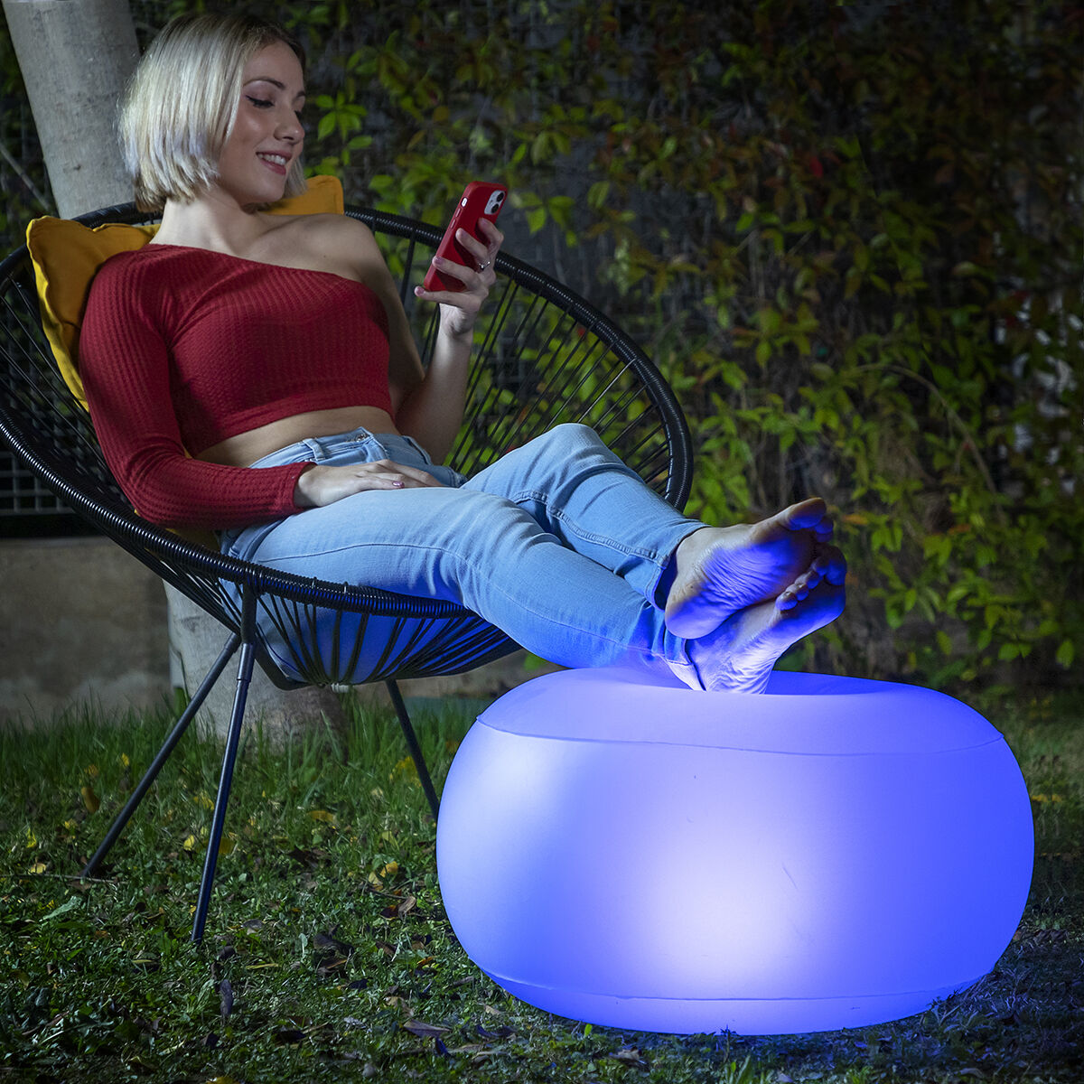 Aufblasbarer Hocker mit mehrfarbiger LED-Beleuchtung und Fernbedienung