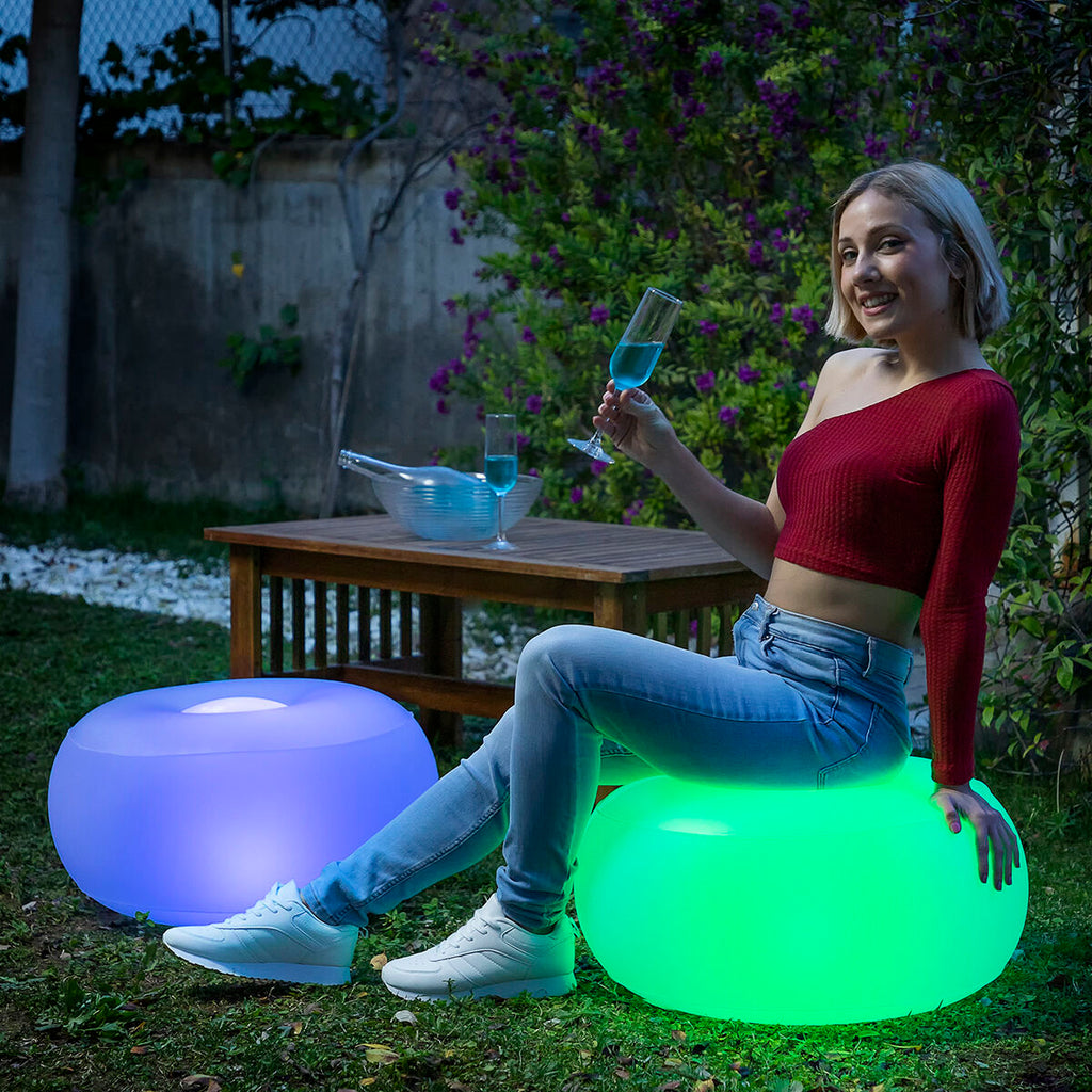 Aufblasbarer Hocker mit mehrfarbiger LED-Beleuchtung und Fernbedienung