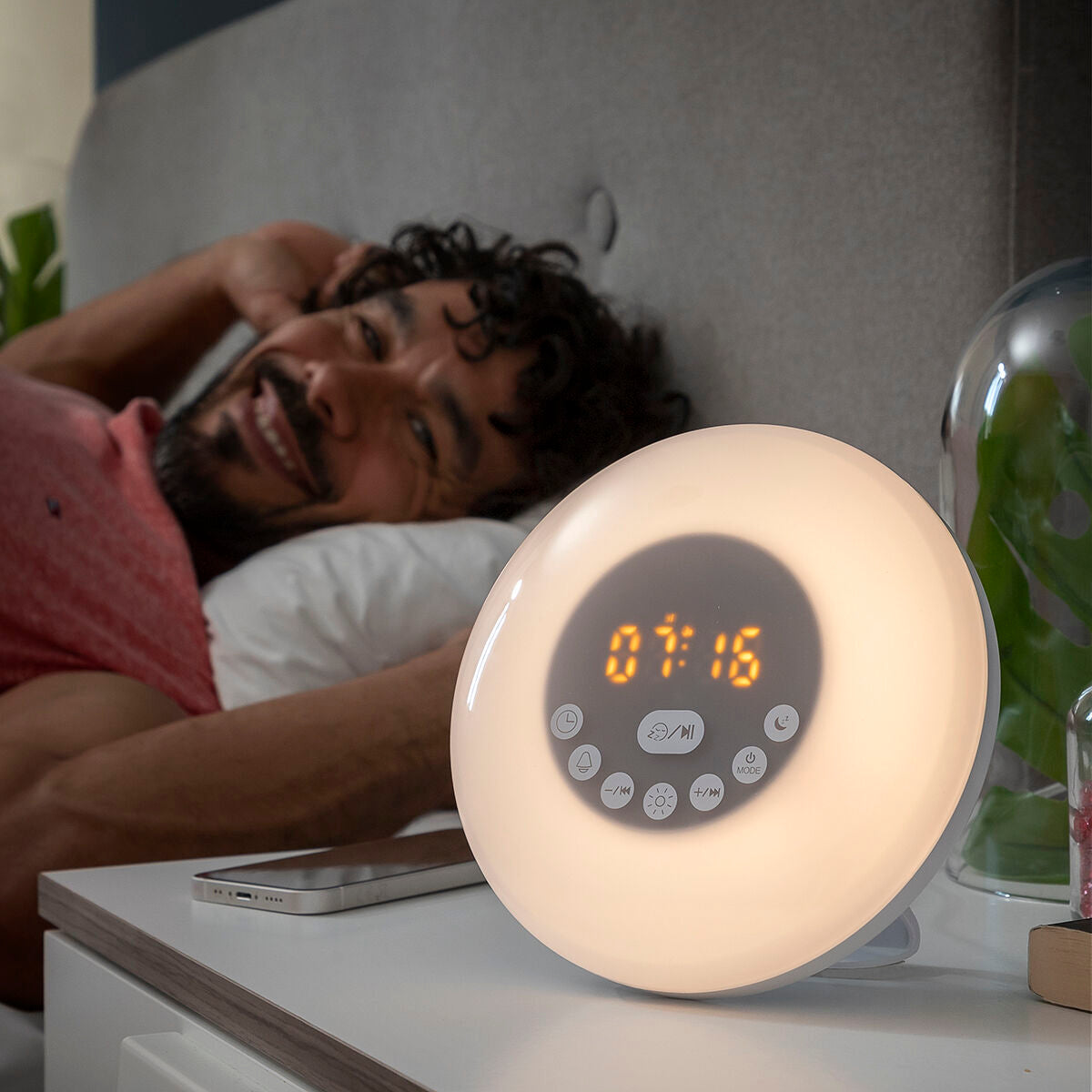 Sanft aufwachen: Sonnenaufgangswecker mit Sound