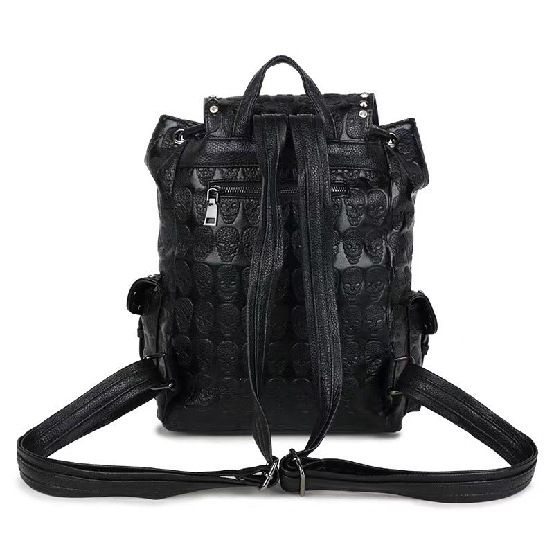 Lederrucksack mit Nieten und Diamanten