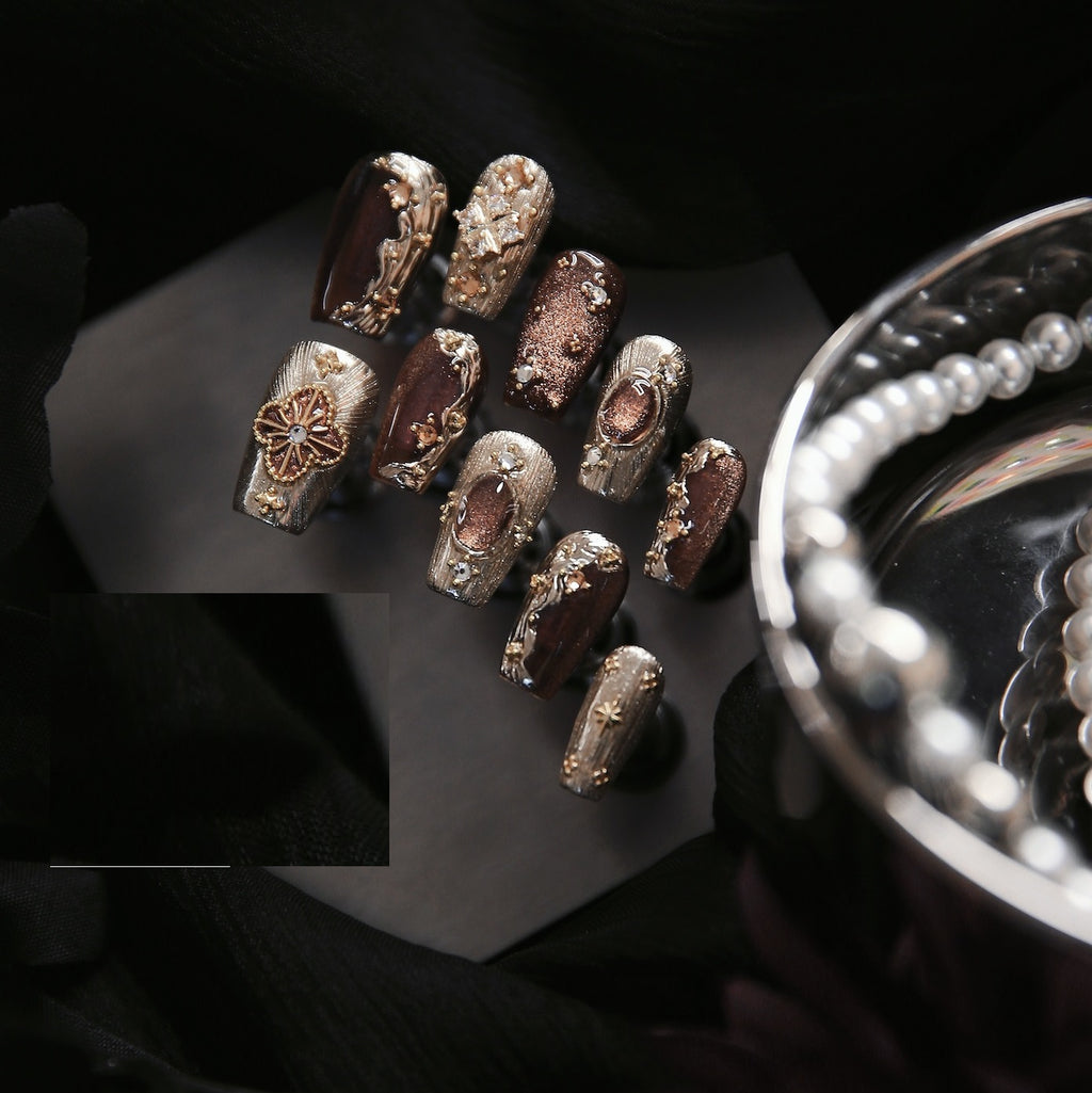 Buchilati Gold-Amber Maillard Kunstnägel – Bild 5 | LuxeStyle