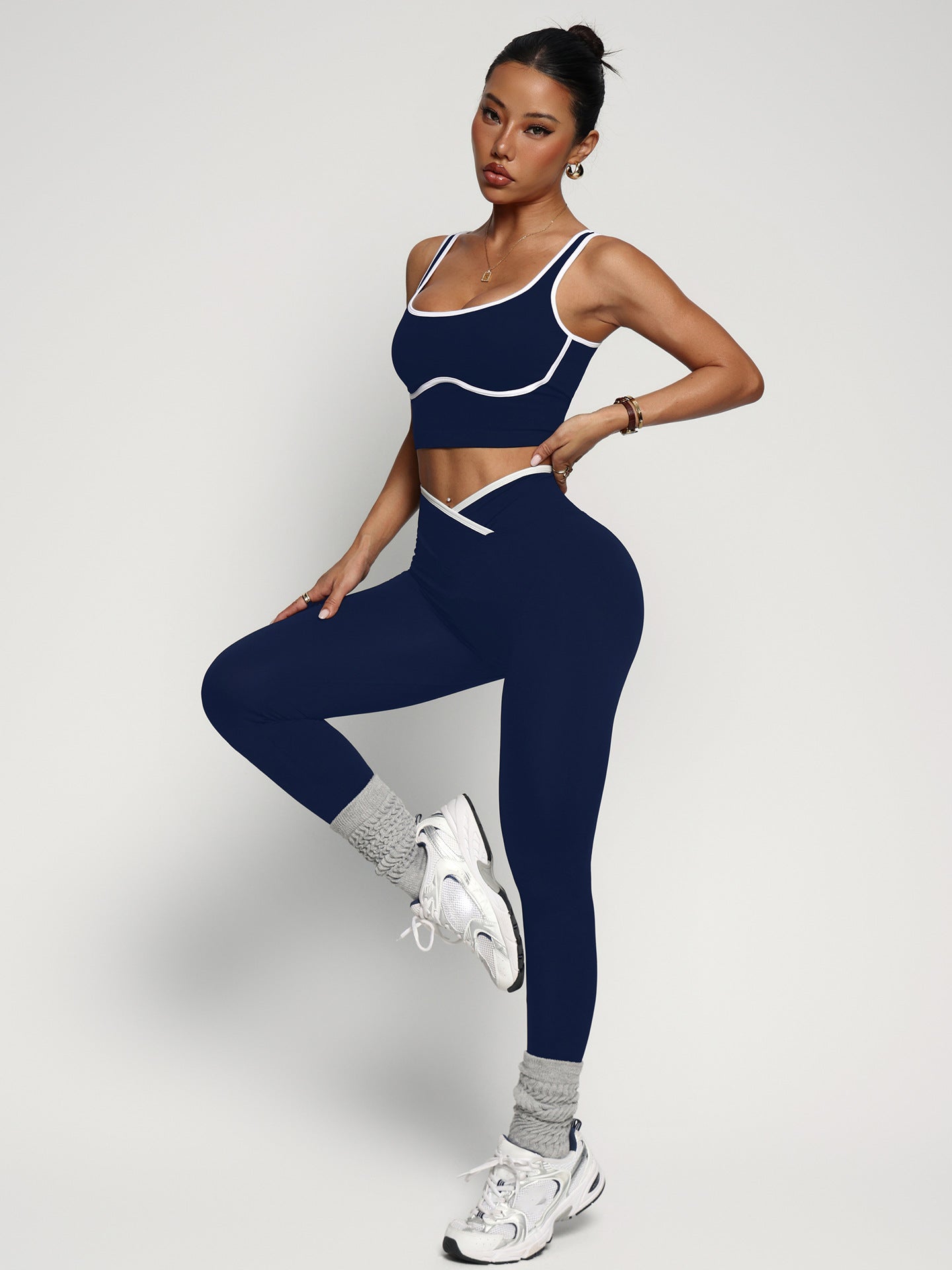 Sport-Outfit Set: BH, Tanktop & High-Waist Leggings
