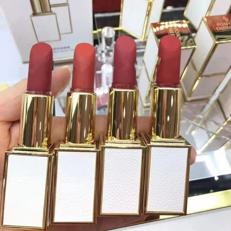 Handgemachter Lippenstift mit Rosensamen – Bild 2 | LuxeStyle