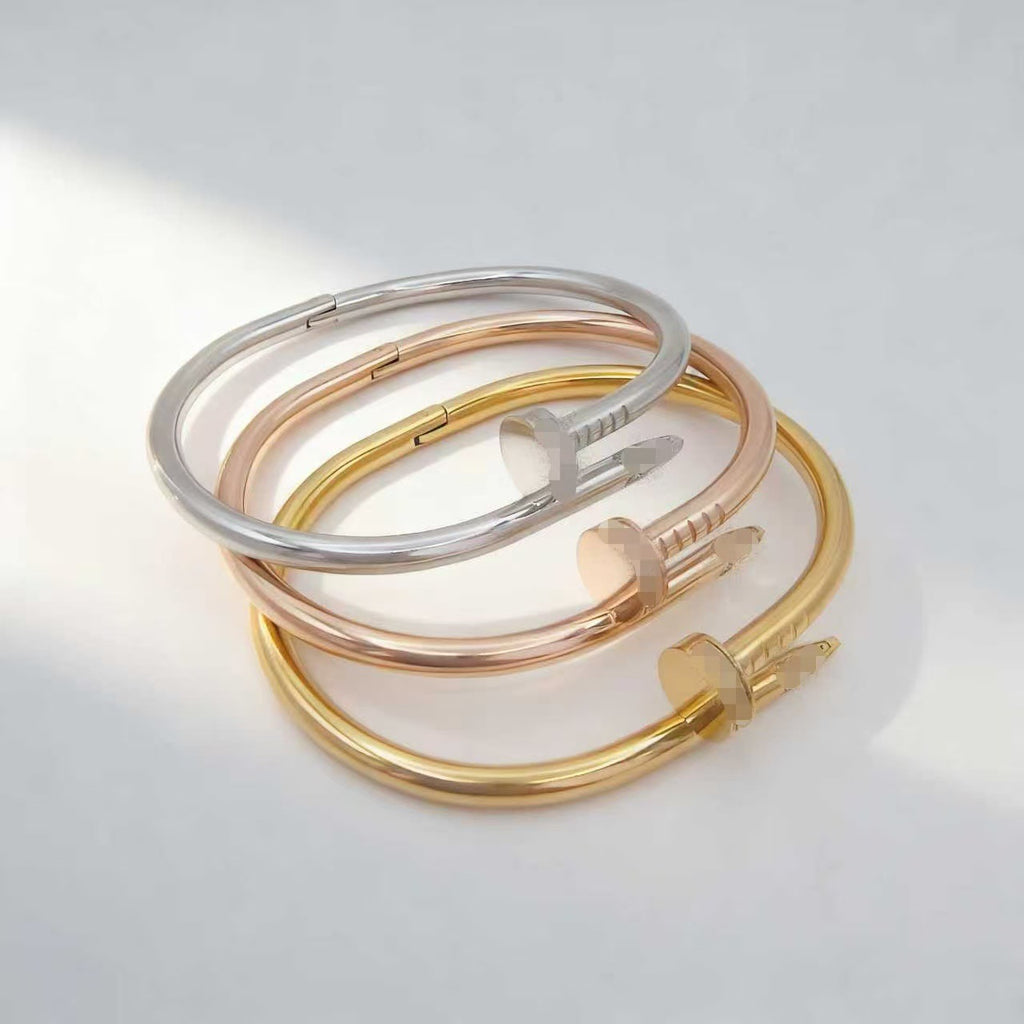 Nagelarmreif mit Strasssteinen – Bild 5 | LuxeStyle