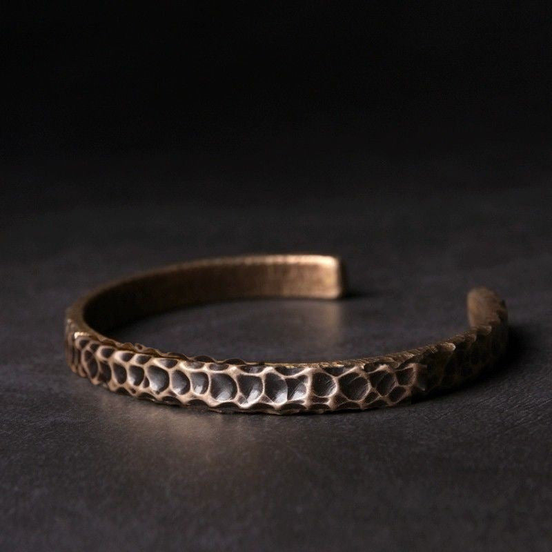 Gehämmertes Armband im Retro-Stil – Bild 3 | LuxeStyle