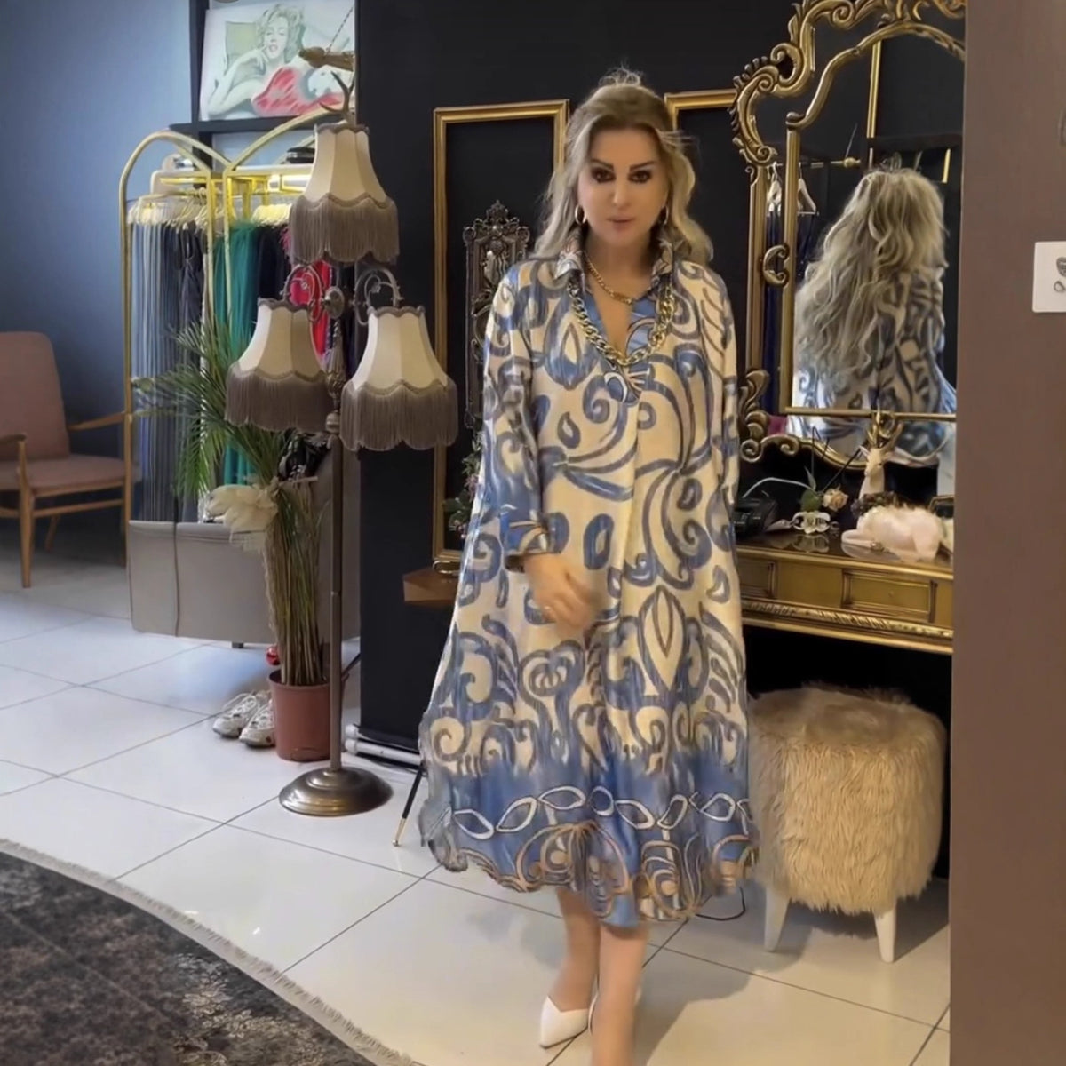 Röckelanges Rüschelkleid mit geometrischem Print – Bild 4 | LuxeStyle