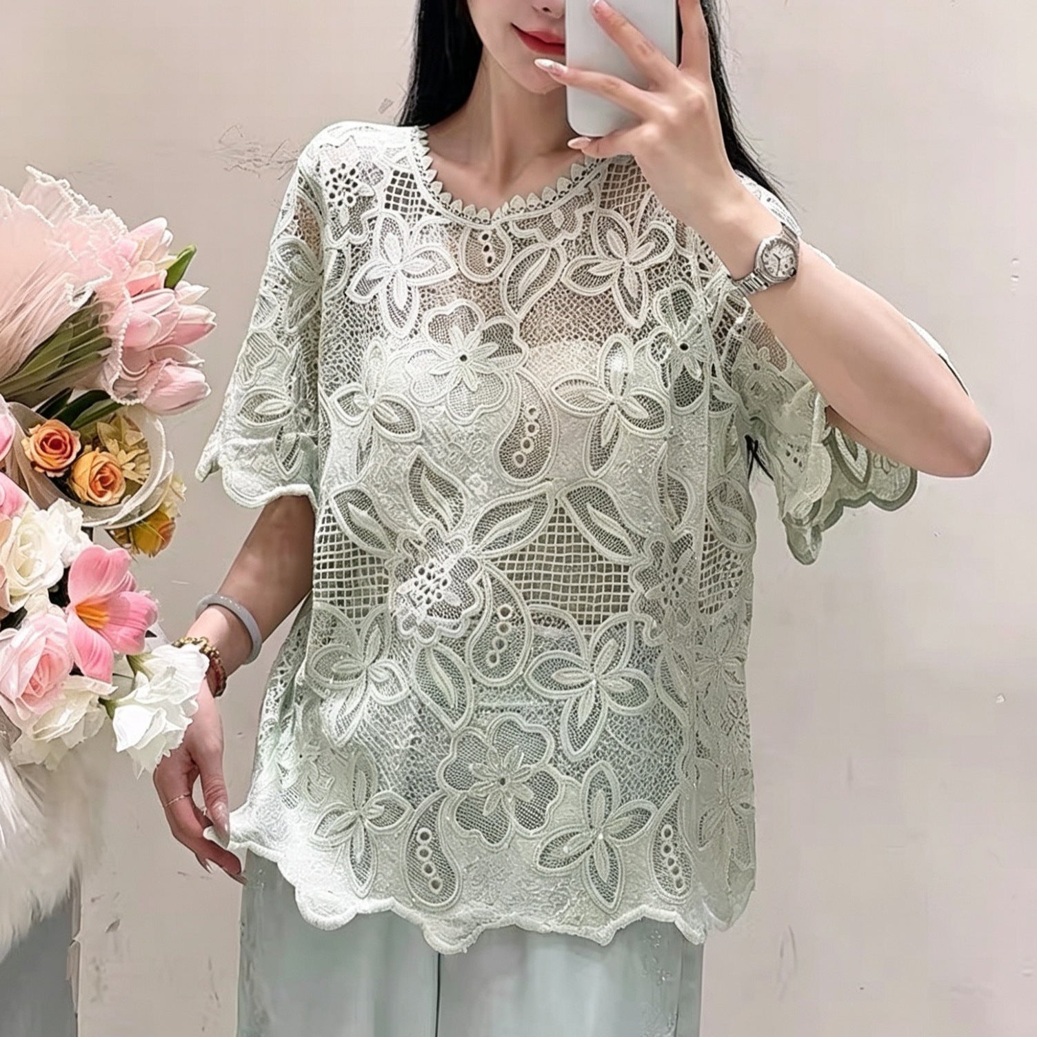 Rundhals-Spitzentop im Chanel-Stil