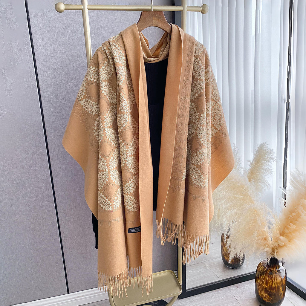 Geometrischer Jacquard Schal mit Quasten