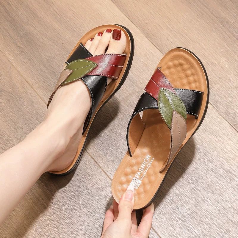 Bequeme Leder-Sandalen mit flacher Sohle – Bild 11 | LuxeStyle