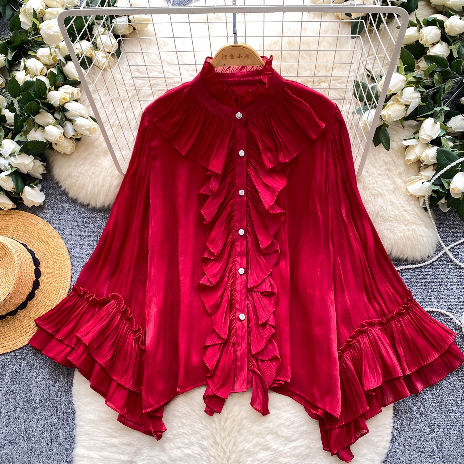 Unifarbene Bluse mit Rüschensaum
