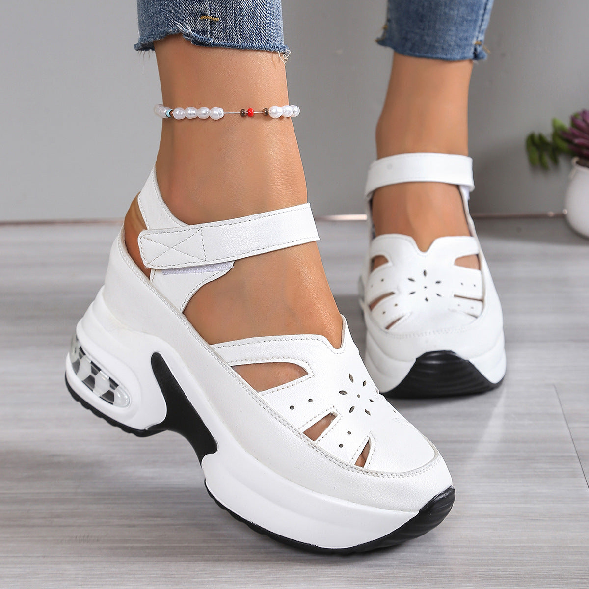 Damen Plateau-Sandalen mit Hohlmuster – Bild 2 | LuxeStyle
