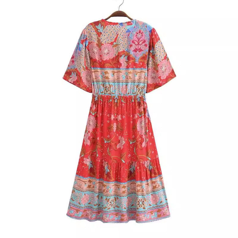 Ethno-Kleid aus Baumwollseide mit V-Ausschnitt
