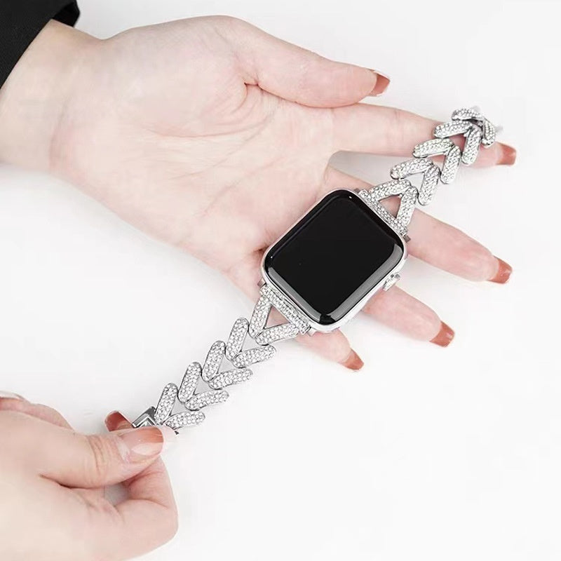 V-förmiges Metallarmband mit Diamanten