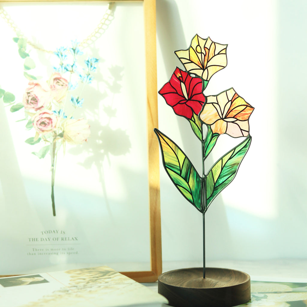 Handgefertigte bunte Pflanzen-Ornamente