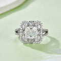 Moissanite-Ring mit Cluster-Halo