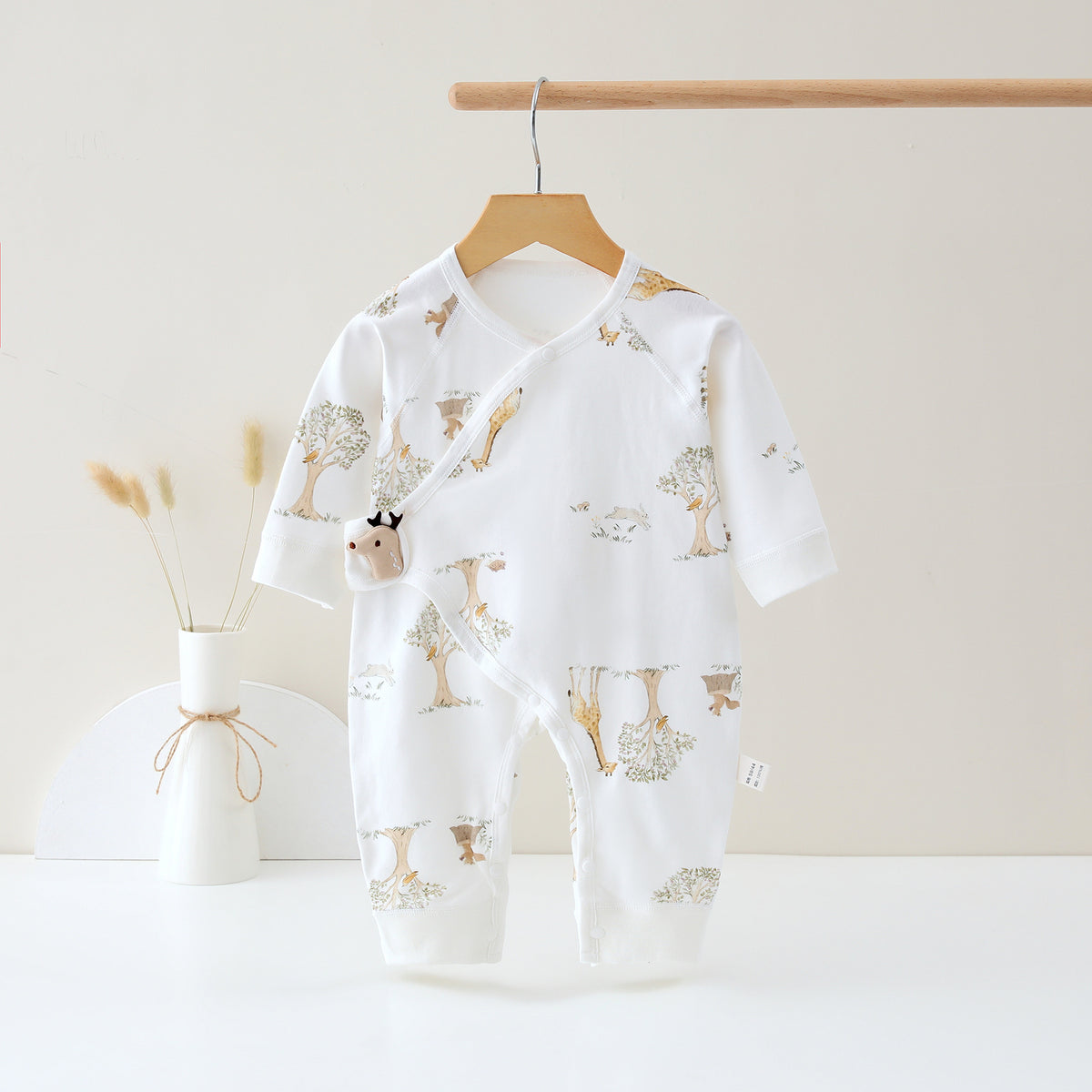 Baby Strampler aus Baumwolle mit Tiermotiven – Bild 3 | LuxeStyle
