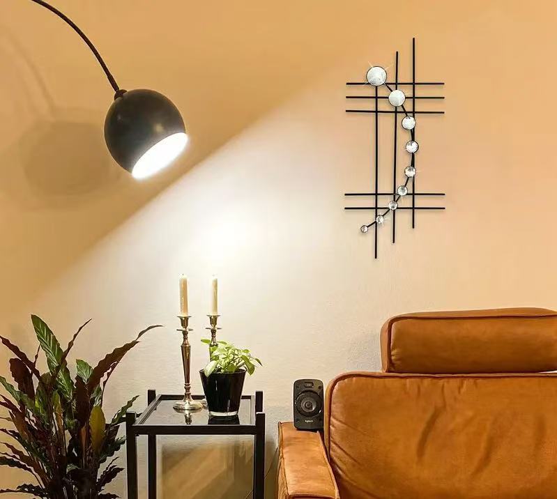 Polygonale Wanddekoration aus Metall – Bild 5 | LuxeStyle