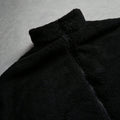 Schwarze Felljacke mit Reissverschluss