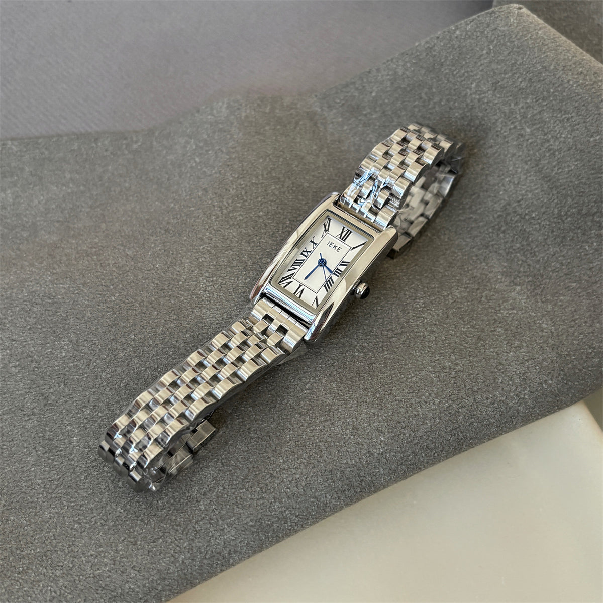 Vintage Quarz-Armbanduhr für Damen – Bild 4 | LuxeStyle