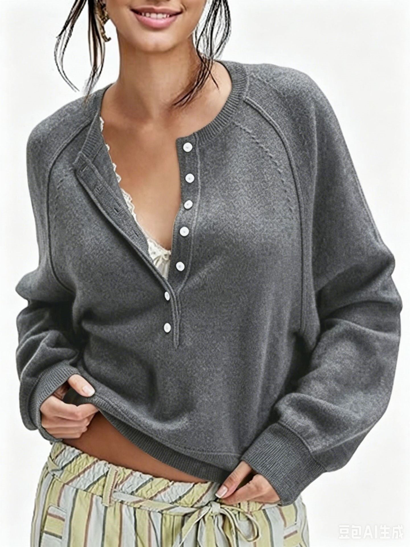Halbgeöffnete Bluse mit Knöpfen