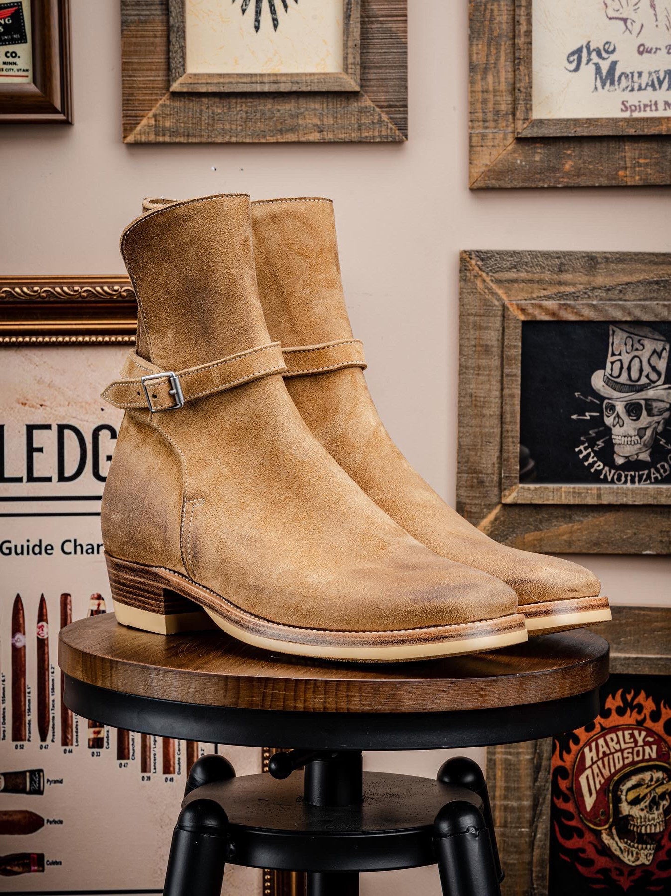 Vintage Pointed-Toe Wildleder Boots