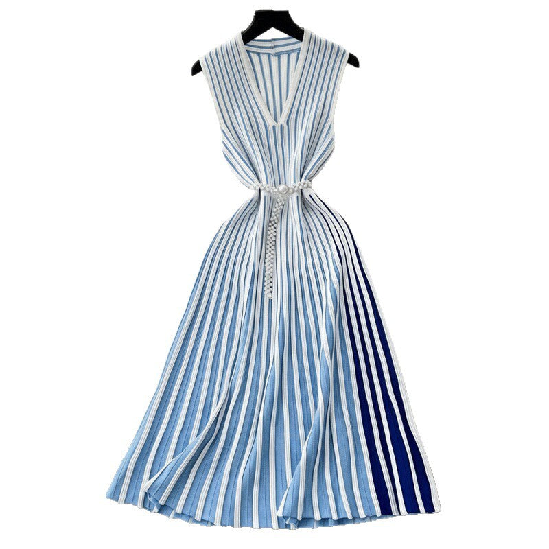 Elegantes Strickkleid mit Perlen-Gürtel – Bild 3 | LuxeStyle