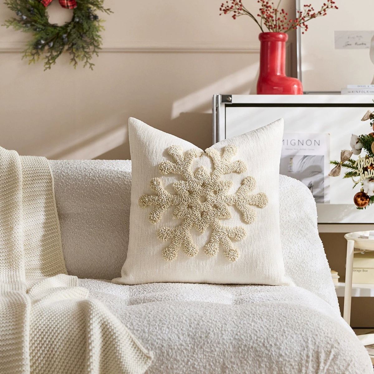 Kissenbezug mit Stickerei und Schneeflocken – Bild 7 | LuxeStyle