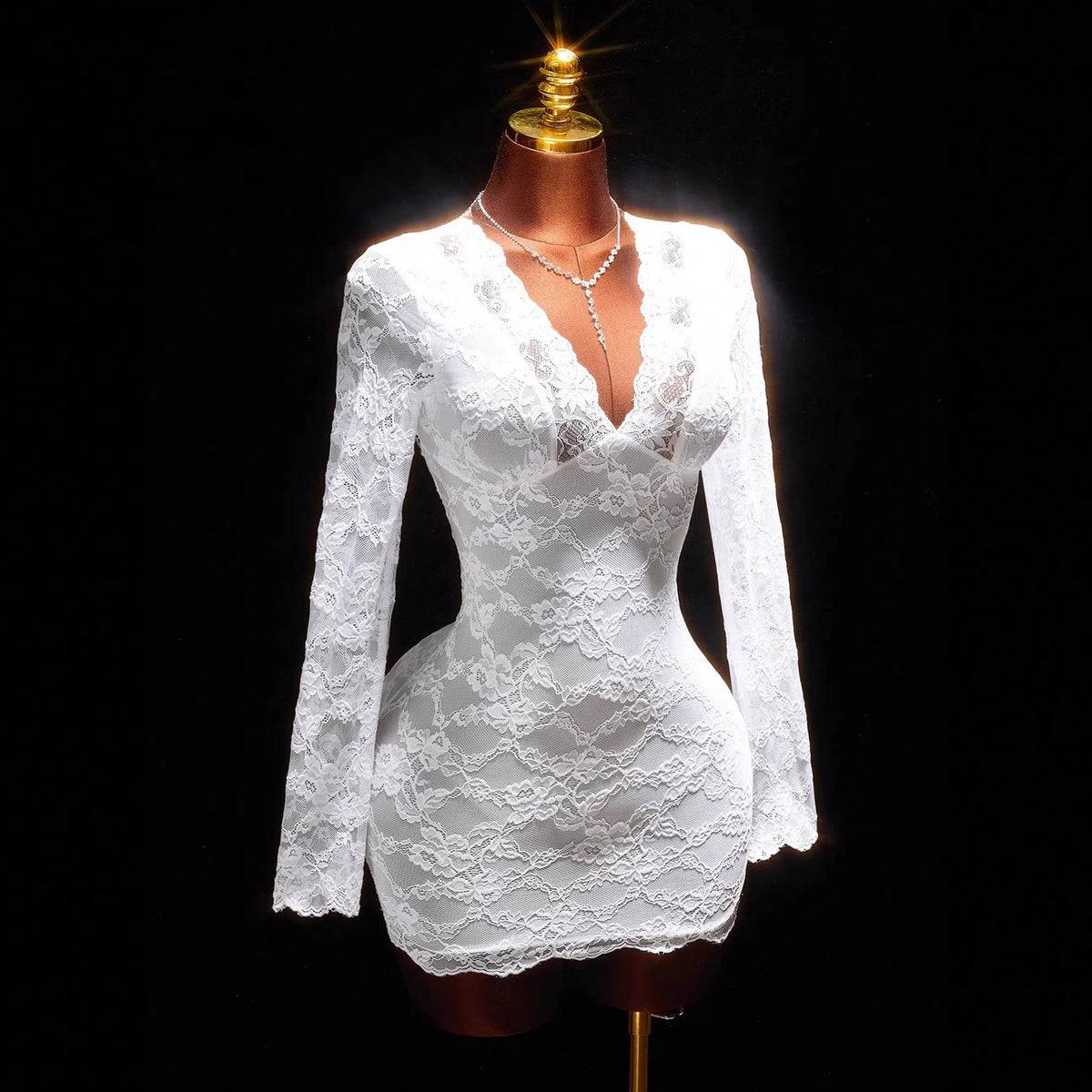 Schlankes Spitzenkleid mit hoher Taille – Bild 3 | LuxeStyle